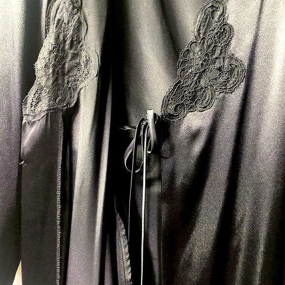 Jones New York black 100% polyester full length robe size XS/S - Picture 6 of 6